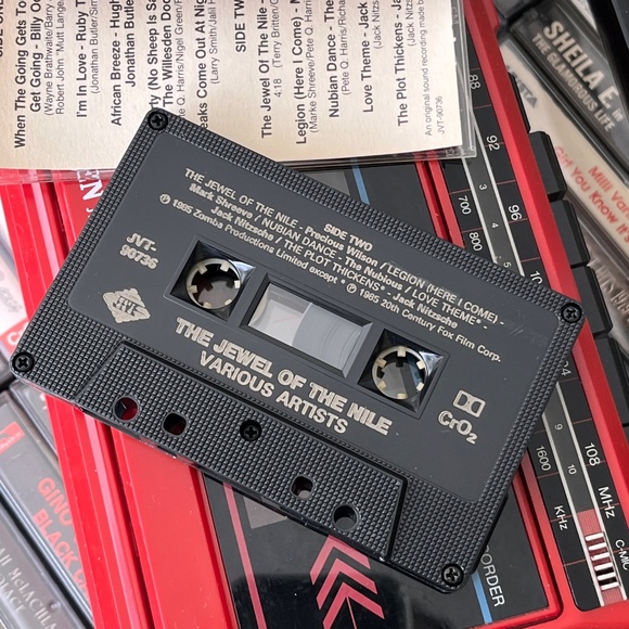 Vintage 1985 The Jewel of the Nile Soundtrack Cassette Tape - Picture 4 of 4